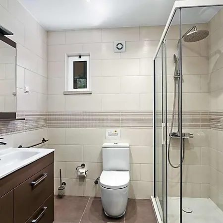 Sleeps 8 With Pool Air Con And Wifi * ヴィラモウラ