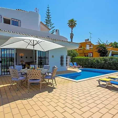 Sleeps 8 With Pool Air Con And Wifi * ヴィラモウラ