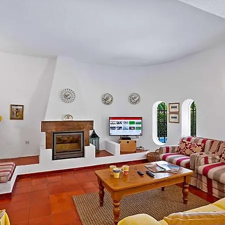 Sleeps 8 With Pool Air Con And Wifi ヴィラ *