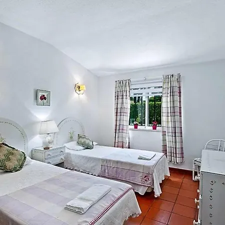 ヴィラ Sleeps 8 With Pool Air Con And Wifi