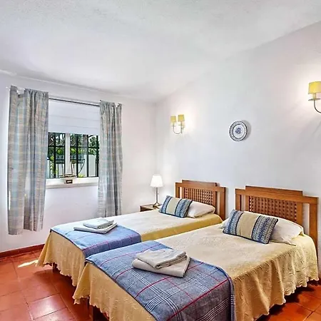 Sleeps 8 With Pool Air Con And Wifi * ヴィラモウラ