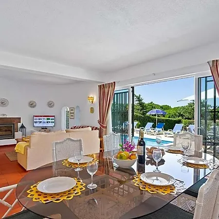 Sleeps 8 With Pool Air Con And Wifi * ヴィラモウラ